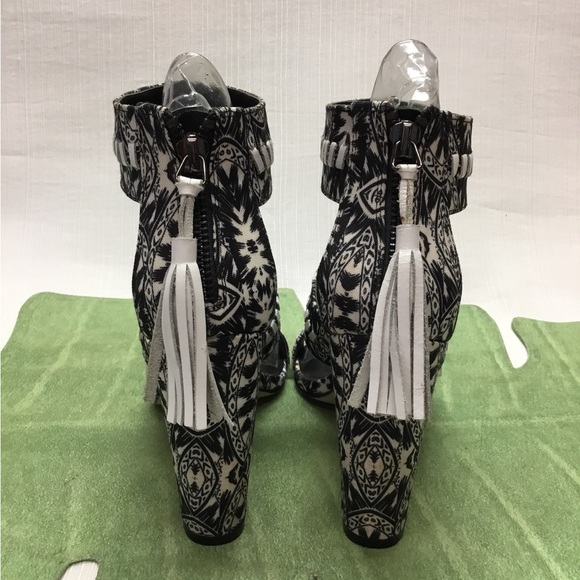 ARTELIER Exciting Block Heels by Nicole Miller - Picture 9 of 13